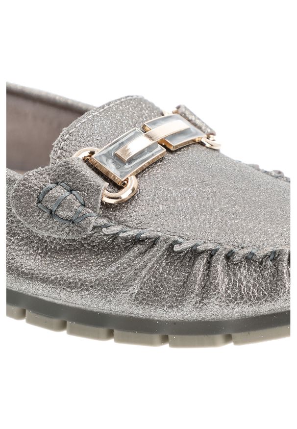 Srebrne Mokasyny S.Barski Wsuwane Obuwie Damskie. Okazja: na co dzień. Zapięcie: bez zapięcia. Kolor: srebrny. Materiał: skóra. Szerokość cholewki: normalna. Styl: casual, elegancki, klasyczny