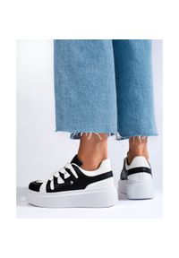 SHELOVET - Czarno-białe sneakersy damskie na grubej podeszwie Shelovet czarne. Kolor: czarny #3