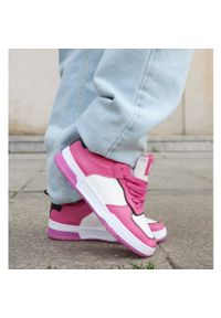 Inna Biało-fioletowe sneakersy Barrette TA-503 Fuchsia białe. Okazja: na co dzień, na spacer. Nosek buta: okrągły. Kolor: biały. Sezon: lato. Sport: turystyka piesza #4