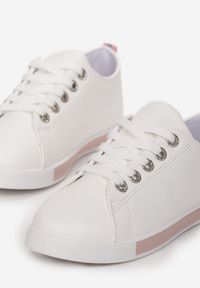 Born2be - Biało-Różowe Trampki. Nosek buta: okrągły. Kolor: biały. Materiał: materiał. Szerokość cholewki: normalna. Wzór: aplikacja, kolorowy. Styl: sportowy #4