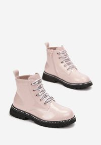 Born2be - Różowe Botki Lakierowane w Stylu Traperek Hitmoa. Okazja: na uczelnię, na co dzień. Kolor: różowy. Materiał: lakier. Styl: casual, elegancki