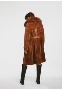 Ochnik - Długie futro damskie w kolorze camelowym. Kolor: brązowy. Materiał: wełna. Długość: długie. Wzór: paski. Sezon: jesień, zima. Styl: elegancki #3