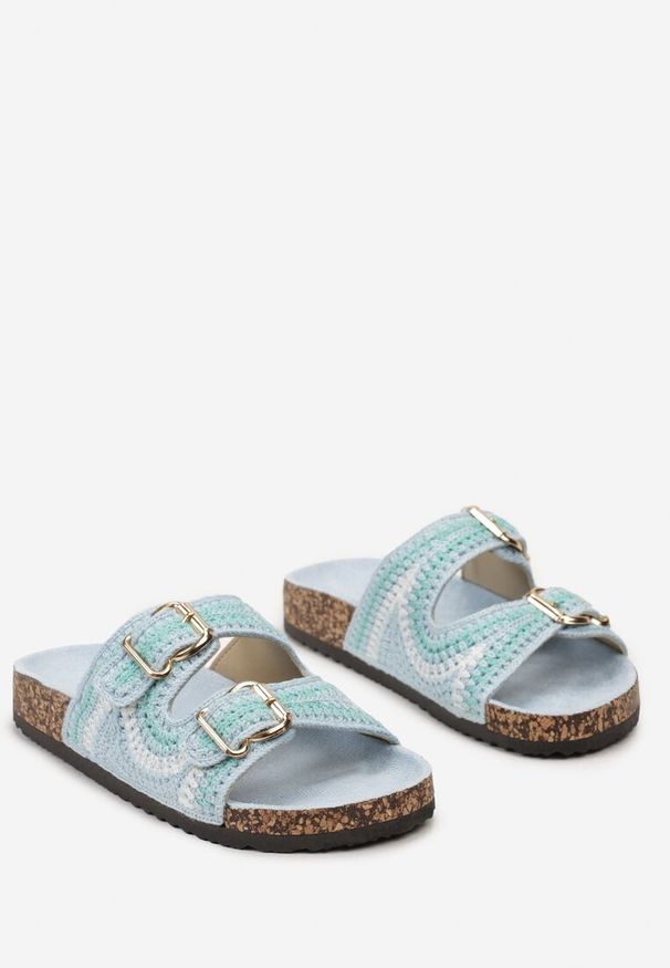 Born2be - Jasnoniebieskie Klapki z Plecionymi Regulowanymi Paskami ze Sprzączkami Nartina. Kolor: niebieski. Wzór: aplikacja. Sezon: lato. Styl: elegancki