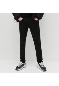 Reserved - Spodnie super slim fit - Czarny. Kolor: czarny