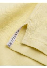 Ombre Clothing - Jednokolorowa koszulka polo męska BASIC z dzianiny pique - żółta V15. Okazja: na co dzień. Typ kołnierza: polo. Kolor: żółty. Materiał: dzianina. Wzór: haft, aplikacja, jednolity. Styl: sportowy, wizytowy, casual #6