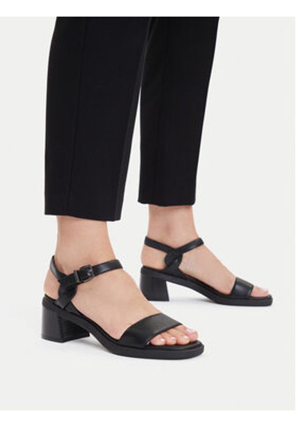 Clarks Sandały Jaylan Ray 26181658 Czarny. Kolor: czarny. Materiał: skóra