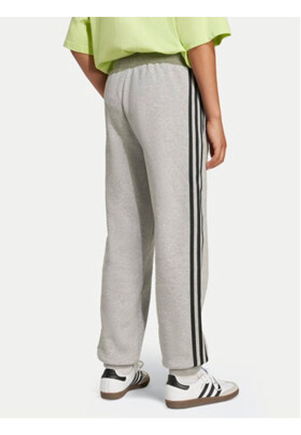 Adidas - adidas Spodnie dresowe 3-Stripes JW1090 Szary Loose Fit. Kolor: szary. Materiał: syntetyk