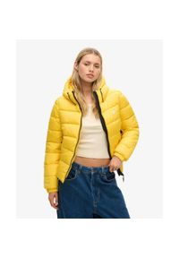 Superdry - Kurtka pikowana z kapturem w stylu sportowym SUPERDRY. Typ kołnierza: kaptur. Kolor: żółty. Długość rękawa: długi rękaw. Styl: sportowy #1
