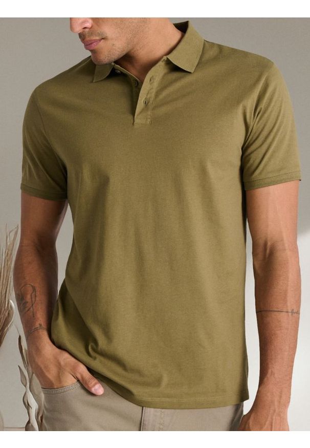 Sinsay - Koszulka polo - khaki. Typ kołnierza: polo. Kolor: brązowy