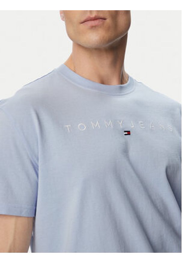 Tommy Jeans T-Shirt DM0DM20744 Niebieski jasny Regular Fit. Kolor: niebieski. Materiał: bawełna