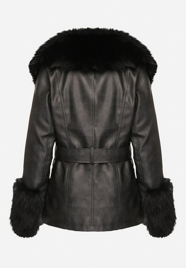 Born2be - Czarna Kurtka z Imitacji Skóry z Futrzanymi Wstawkami i Paskiem Etinara. Okazja: na co dzień. Kolor: czarny. Materiał: skóra, futro. Długość rękawa: długi rękaw. Długość: długie. Sezon: zima. Styl: casual, elegancki