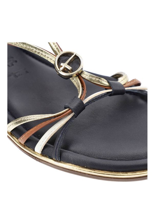 Granatowe Sandały Tamaris Eleganckie Płaskie Buty. Okazja: na spacer, na co dzień. Zapięcie: pasek. Kolor: niebieski. Materiał: skóra. Wzór: paski. Sezon: lato. Styl: elegancki