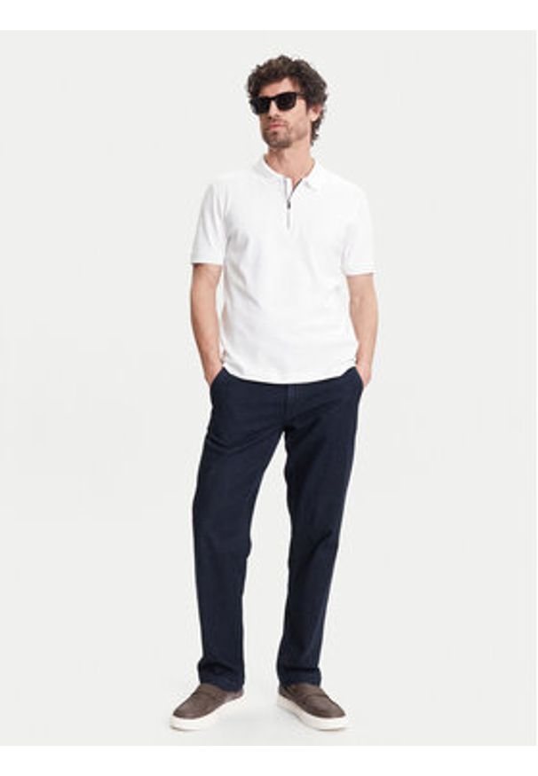 Pierre Cardin Polo C5 21455.2119 Biały Regular Fit. Typ kołnierza: polo. Kolor: biały. Materiał: bawełna