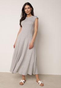 Born2be - Szara Rozkloszowana Bawełniana Sukienka Dzianinowa Mahanaim. Okazja: do pracy, na co dzień. Kolor: szary. Materiał: bawełna, dzianina. Wzór: ażurowy. Typ sukienki: proste, rozkloszowane. Styl: elegancki, casual #1