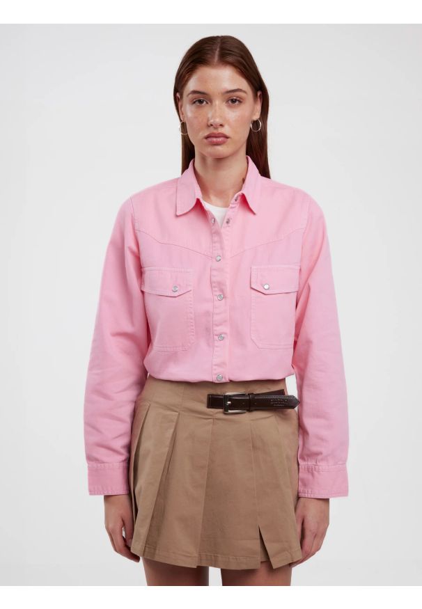 Big-Star - Koszula damska jeansowa z efektem sprania różowa Zola 600. Okazja: na co dzień. Typ kołnierza: kołnierzyk klasyczny. Kolor: różowy. Materiał: jeans. Styl: klasyczny, elegancki, casual