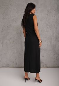 Renee - Czarna Koktajlowa Sukienka Taliowana z Marszczeniami i Metaliczną Ozdobą Zellnixi. Kolor: czarny. Wzór: aplikacja. Styl: wizytowy #2