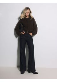 Reserved - Jeansy loose flare - granatowy. Kolor: niebieski #1