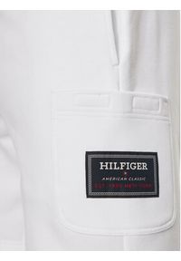 TOMMY HILFIGER - Tommy Hilfiger Szorty sportowe Flag Logo Badge MW0MW36145 Biały Regular Fit. Kolor: biały. Materiał: bawełna. Styl: sportowy