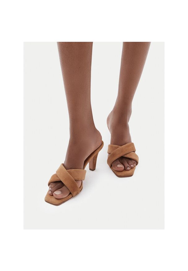 Gino Rossi - Klapki GINO ROSSI. Kolor: brązowy