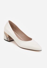 Born2be - Białe Czółenka VICES na Obcasie z Geometrycznym Zdobieniem Balsara. Okazja: na co dzień, do pracy, na spotkanie biznesowe. Kolor: biały. Materiał: prążkowany, jeans. Wzór: geometria, aplikacja. Obcas: na obcasie. Styl: klasyczny, casual, biznesowy, elegancki. Wysokość obcasa: średni #3