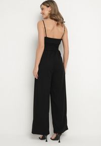 Born2be - Czarny Kombinezon Ozdobiony Paskiem z Szerokimi Nogawkami Deolise. Kolor: czarny. Długość rękawa: na ramiączkach. Wzór: aplikacja. Styl: elegancki #2