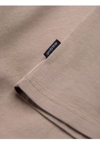 Ombre Clothing - Męska klasyczna bawełniana koszulka z dekoltem w serek BASIC – popielata V21. Typ kołnierza: dekolt w serek. Kolor: szary. Materiał: bawełna. Wzór: ze splotem, jednolity. Styl: klasyczny #7