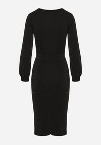 Born2be - Czarna Dopasowana Sukienka Kopertowa z Bufiastymi Rękawami i Metalicznymi Przeszyciami Nalithania. Typ kołnierza: dekolt w kształcie V. Kolor: czarny. Typ sukienki: kopertowe. Styl: retro #7