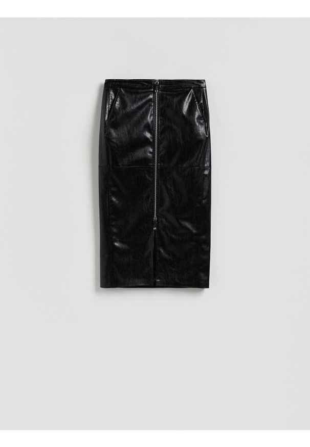 Reserved - Spódnica midi z suwakiem - czarny. Kolor: czarny. Materiał: skóra