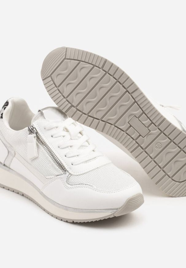 Renee - Białe Sneakersy Ozdobione Suwakiem i Metalicznymi Wstawkami Alua. Okazja: na co dzień. Kolor: biały. Materiał: jeans. Wzór: aplikacja. Sezon: lato, wiosna