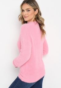 Born2be - Różowy Sweter z Półgolfem i Dłuższym Włosiem Evassem. Kolor: różowy. Materiał: dzianina. Długość rękawa: długi rękaw. Długość: długie