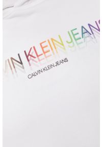 Calvin Klein Jeans - Bluza bawełniana. Okazja: na co dzień. Typ kołnierza: kaptur. Kolor: biały. Materiał: bawełna. Wzór: nadruk. Styl: casual #2