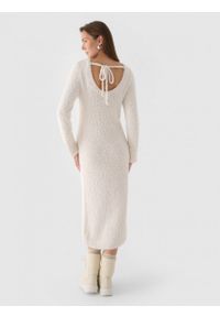 outhorn - Sukienka maxi z długim rękawem - złamana biel. Typ kołnierza: dekolt w łódkę. Kolekcja: plus size. Materiał: materiał, poliester, akryl, dzianina, wełna. Długość rękawa: długi rękaw. Wzór: ze splotem. Długość: maxi #6