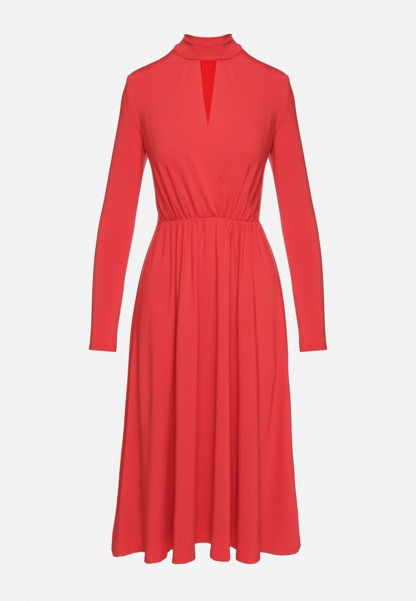 Born2be - Czerwona Rozkloszowana Sukienka z Ozdobnym Wycięciem i Usztywnioną Linią Ramion Rivfedi. Okazja: na imprezę, na co dzień. Kolor: czerwony. Długość rękawa: długi rękaw. Typ sukienki: proste. Styl: casual, elegancki