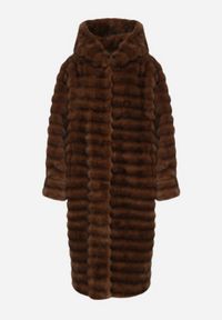 Born2be - Brązowy Futrzany Płaszcz w Pikowany Wzór z Kapturem Esarra. Okazja: na spotkanie biznesowe, na co dzień, do pracy, na spacer. Typ kołnierza: kaptur. Kolor: brązowy. Materiał: futro. Długość: długie. Styl: biznesowy, casual, elegancki #3