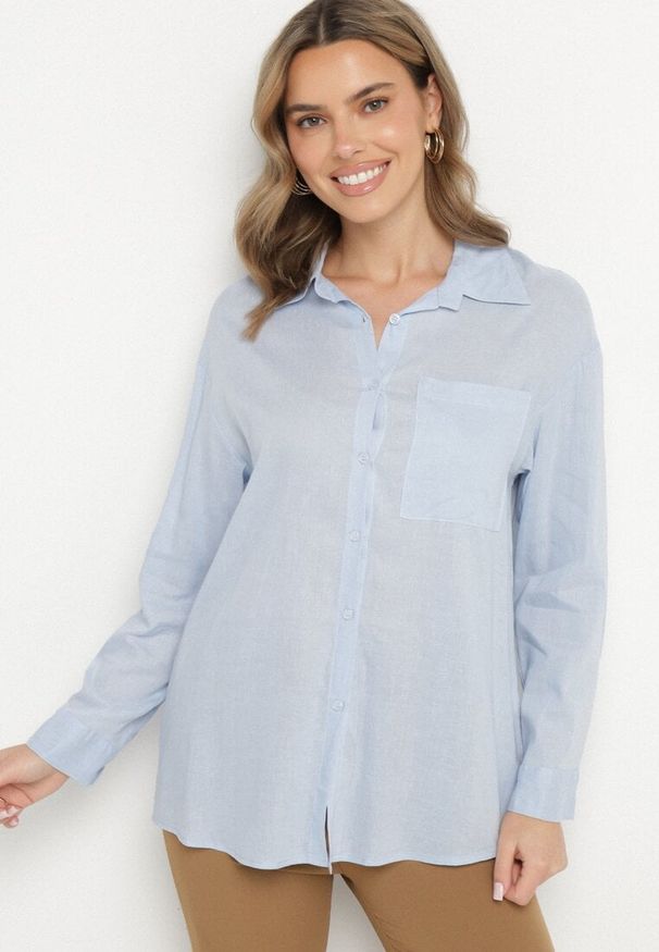 Born2be - Jasnoniebieska Koszula z Lnem i Kieszonką o Kroju Oversize Lianipa. Okazja: na co dzień. Typ kołnierza: kołnierzyk klasyczny. Kolor: niebieski. Materiał: len. Długość rękawa: długi rękaw. Długość: długie. Styl: elegancki, casual, klasyczny