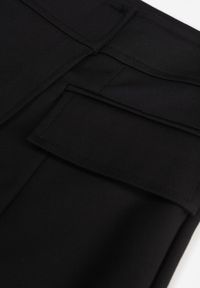 Renee - Czarne Asymetryczne Spódnico-Szorty z Bawełną i Imitacją Kieszeni Tinabel. Okazja: na co dzień. Kolor: czarny. Materiał: bawełna. Wzór: prążki. Styl: casual, elegancki #4