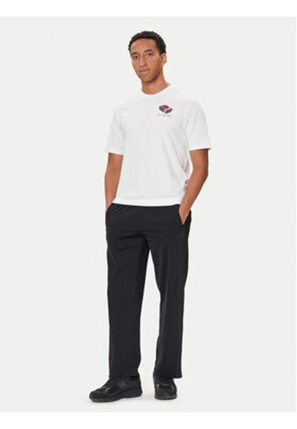 Adidas - adidas T-Shirt 3-Stripes Lights Giftbox Graphic JV8439 Biały Regular Fit. Kolor: biały. Materiał: bawełna