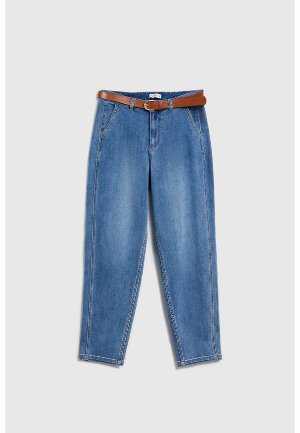 MOODO - Jeansy z paskiem niebieskie. Kolor: niebieski