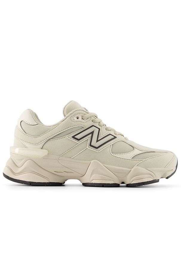 Buty młodzieżowe New Balance G90607GY - beżowe. Kolor: beżowy. Materiał: materiał, syntetyk, guma. Szerokość cholewki: normalna. Sport: turystyka piesza