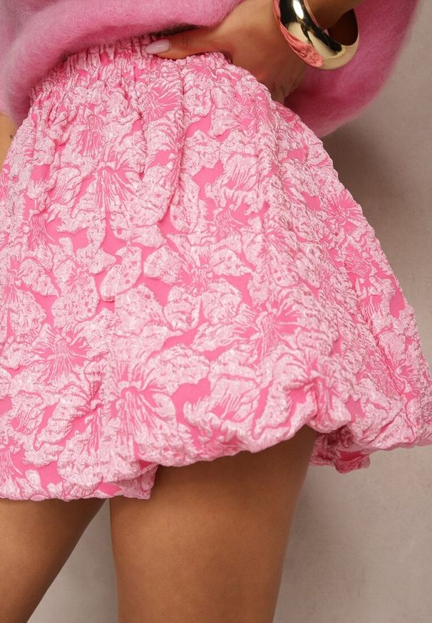 Renee - Różowa Tłoczona Spódnica w Stylu Bombki Valretis. Okazja: na co dzień. Kolor: różowy. Styl: elegancki, casual