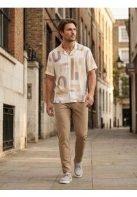 Sinsay - Wiskozowa koszula z abstrakcyjnym wzorem - kremowy. Kolor: kremowy. Materiał: wiskoza