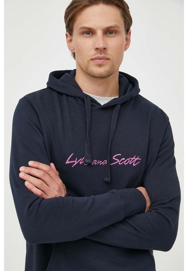 Lyle & Scott bluza bawełniana męska kolor granatowy z kapturem z aplikacją. Typ kołnierza: kaptur. Kolor: niebieski. Materiał: bawełna. Wzór: aplikacja