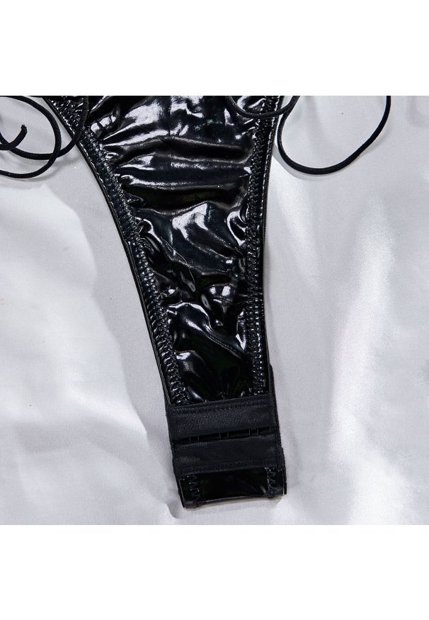 Intica - Body z ozdobnymi sznurkami na wieczorne wyjścia Marin. Kolor: czarny. Materiał: materiał