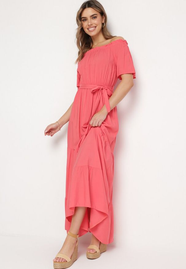 Born2be - Ciemnoróżowa Sukienka Kissorise. Kolor: pomarańczowy, różowy. Materiał: materiał. Długość rękawa: krótki rękaw. Sezon: wiosna, lato. Długość: maxi