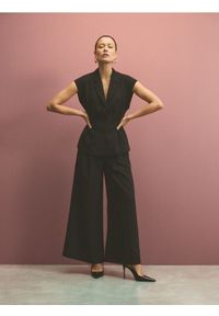 Reserved - Spodnie z szerokimi nogawkami - czarny. Kolor: czarny. Materiał: wiskoza, tkanina #1