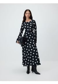 Reserved - Sukienka maxi w groszki - czarny. Kolor: czarny. Materiał: tkanina. Wzór: grochy. Długość: maxi