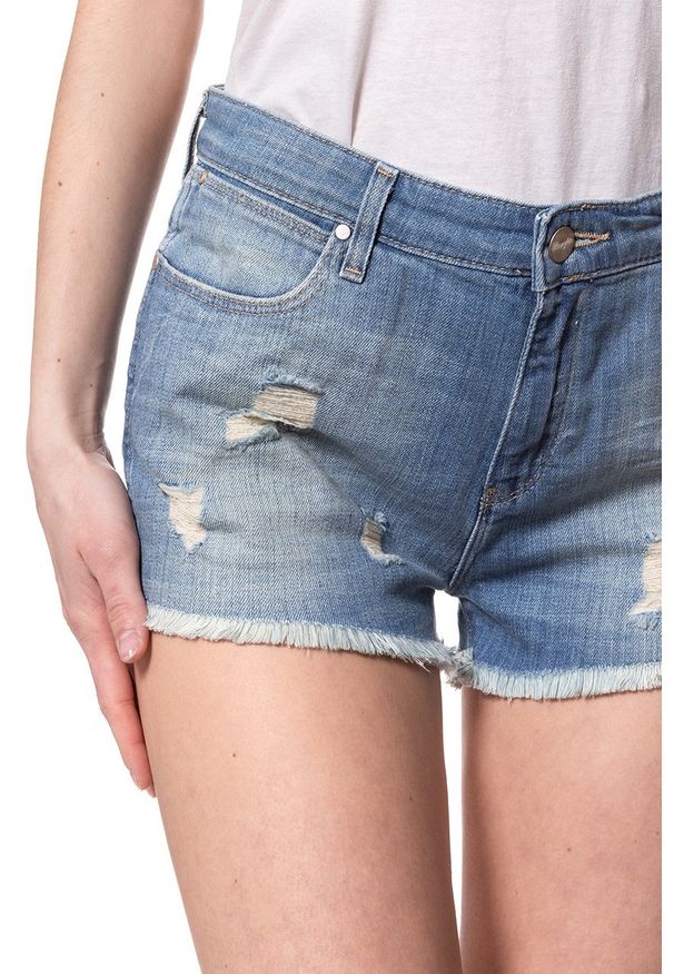 Wrangler - DAMSKIE SPODENKI WRANGLER BOYFRIEND SHORT SUNFADED W29AC293G. Materiał: jeans. Wzór: aplikacja. Styl: retro, vintage