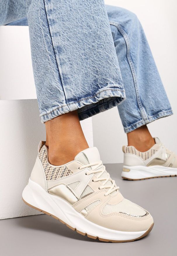 Renee - Beżowe Sneakersy z Siateczkowymi i Metalicznymi Zdobieniami Detama. Nosek buta: okrągły. Zapięcie: sznurówki. Kolor: beżowy. Wzór: aplikacja. Obcas: na obcasie. Wysokość obcasa: niski