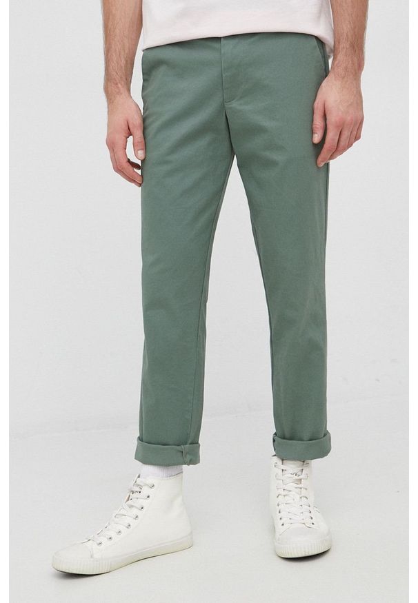GAP Spodnie męskie kolor beżowy dopasowane. Kolor: zielony. Materiał: tkanina, materiał. Wzór: gładki