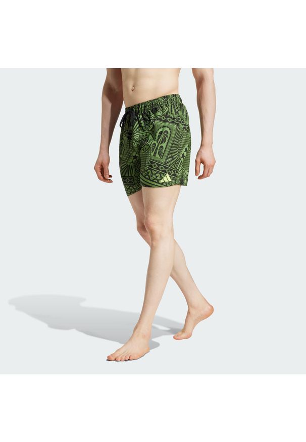 Adidas - Szorty adidas x FARM 3-Stripes Swim 5-Inch. Kolor: żółty, wielokolorowy, czarny, zielony. Materiał: materiał